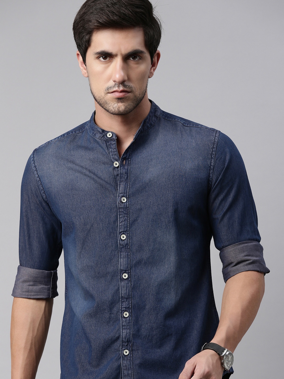 

The Roadster Lifestyle Co Men Blue Regular Fit Solid Casual Chambray Shirt
