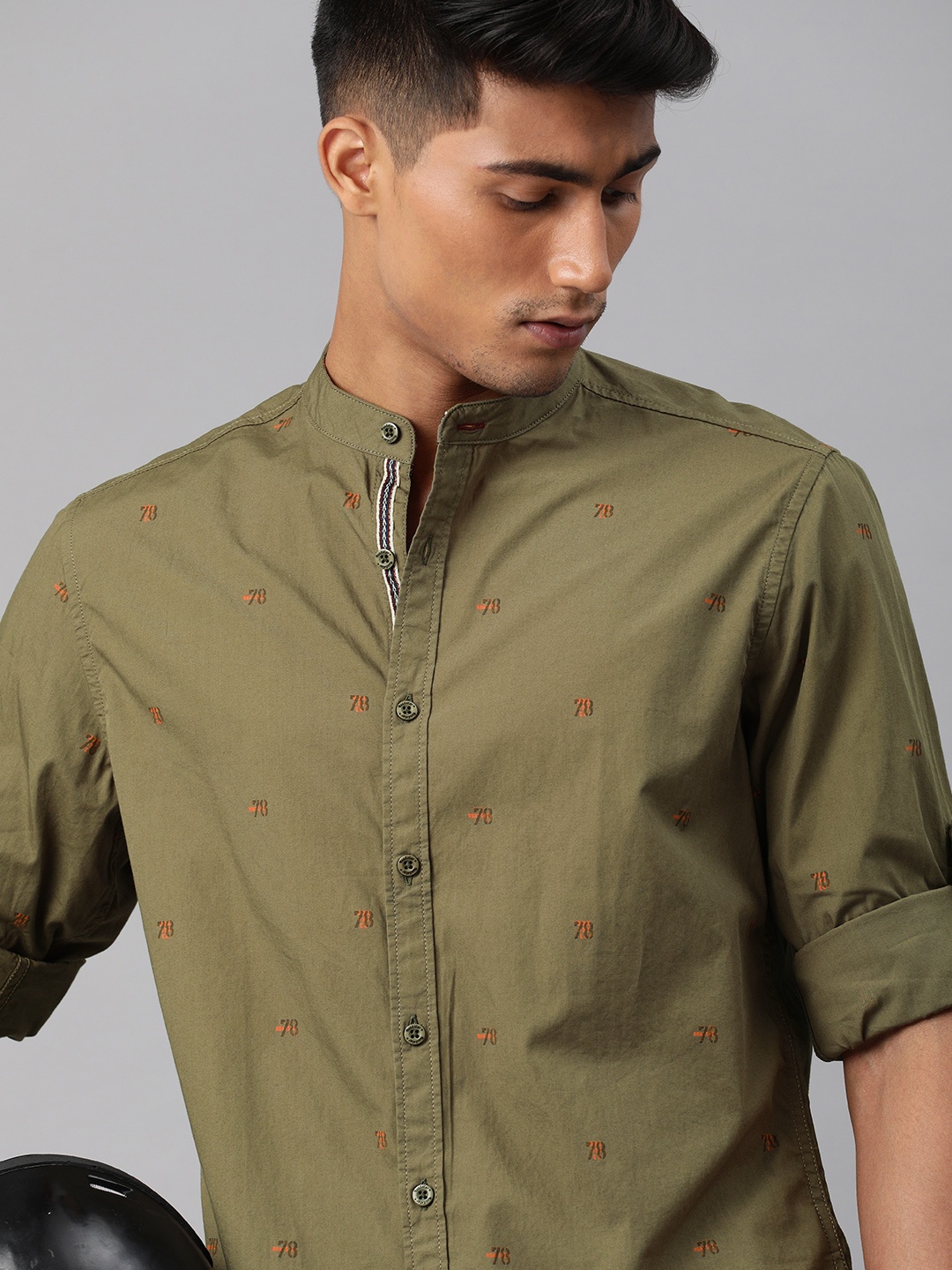 

The Roadster Lifestyle Co Men Olive Green Typography Printed Casual Shirt