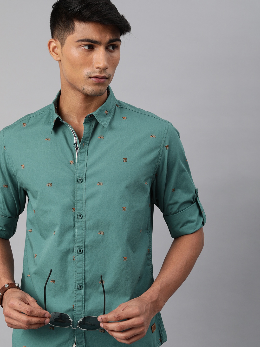 

The Roadster Lifestyle Co Men Green Pure Cotton Printed Casual Shirt