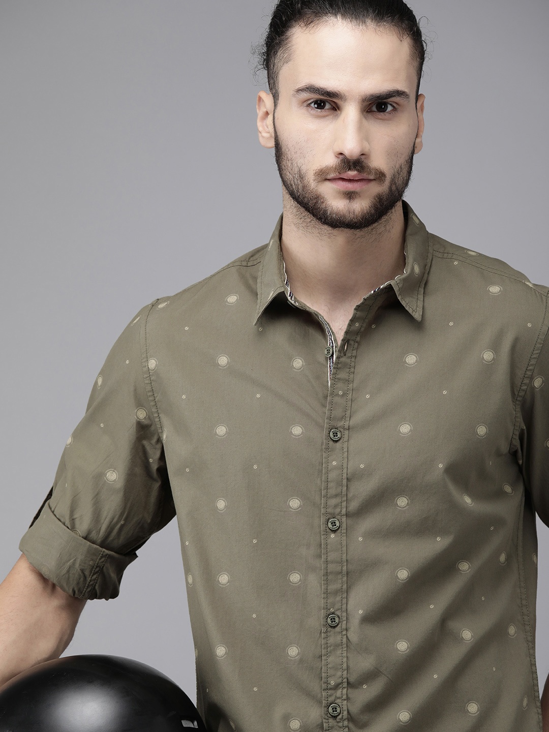 

The Roadster Lifestyle Co Men Olive Green & Beige Regular Fit Printed Casual Shirt