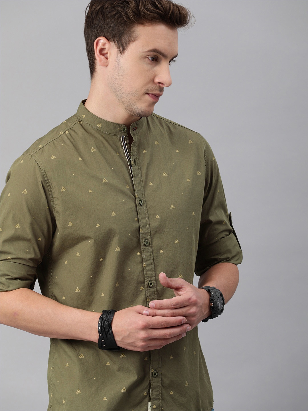 

The Roadster Lifestyle Co Men Olive Green Printed Casual Shirt