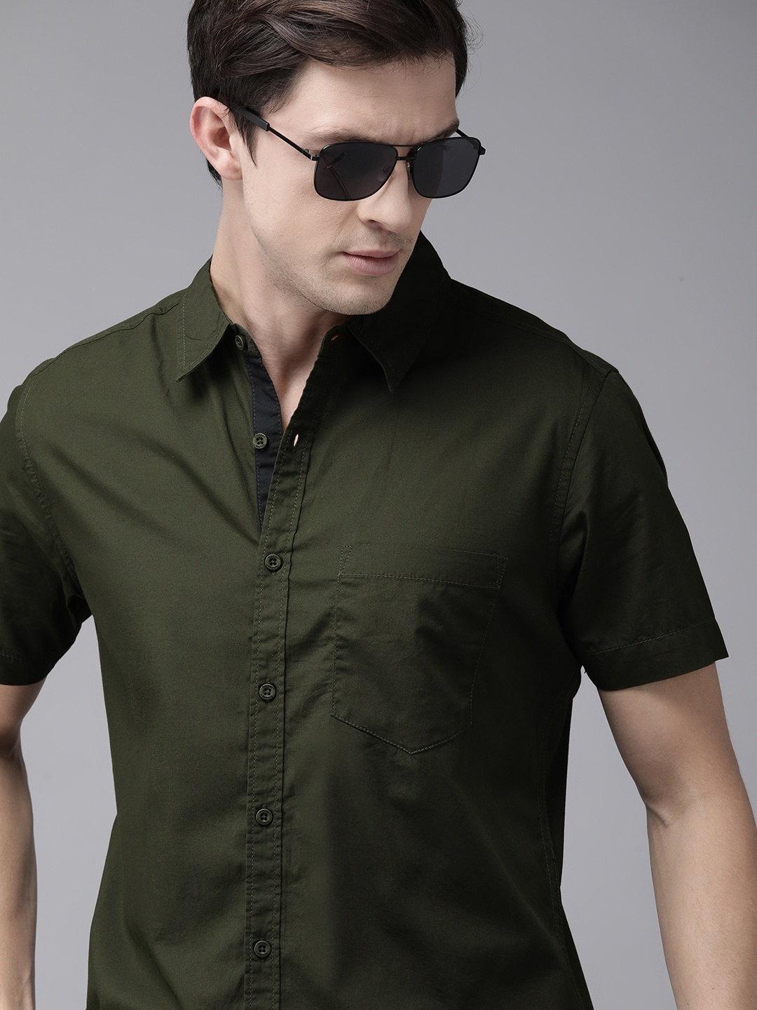 

The Roadster Lifestyle Co Men Olive Green Pure Cotton Regular Fit Sustainable Casual Shirt