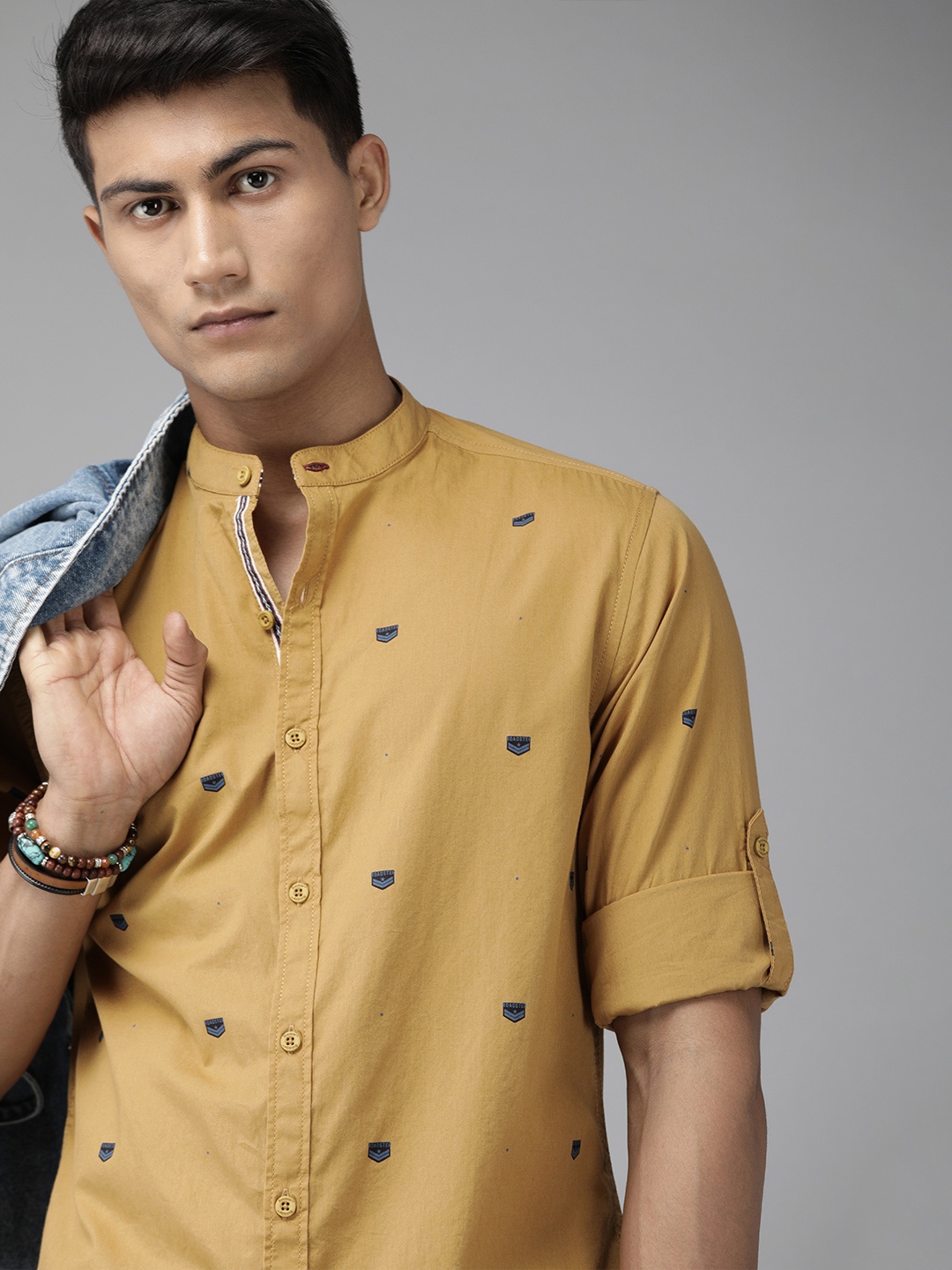 

The Roadster Lifestyle Co Men Brown & Navy Blue Regular Fit Printed Casual Shirt