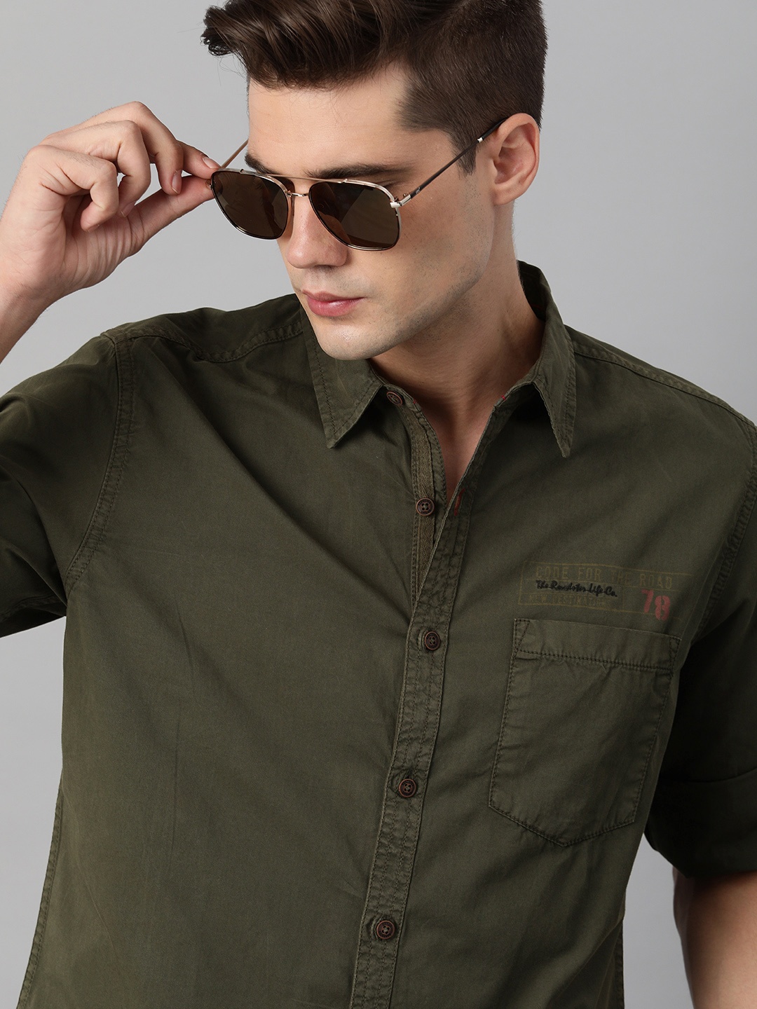 

The Roadster Lifestyle Co Men Olive Green Casual Shirt