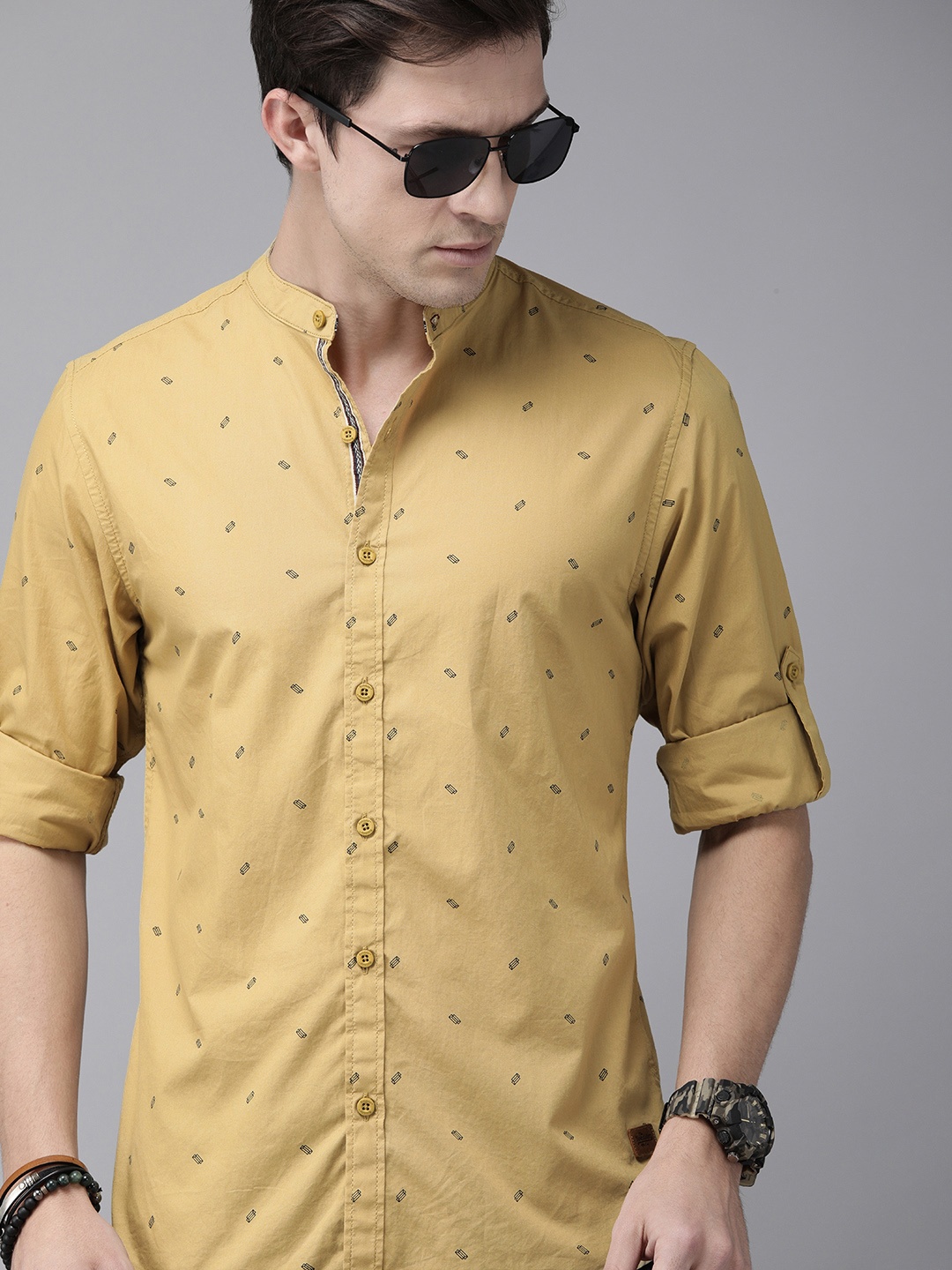 

The Roadster Lifestyle Co Men Khaki & Black Printed Casual Shirt