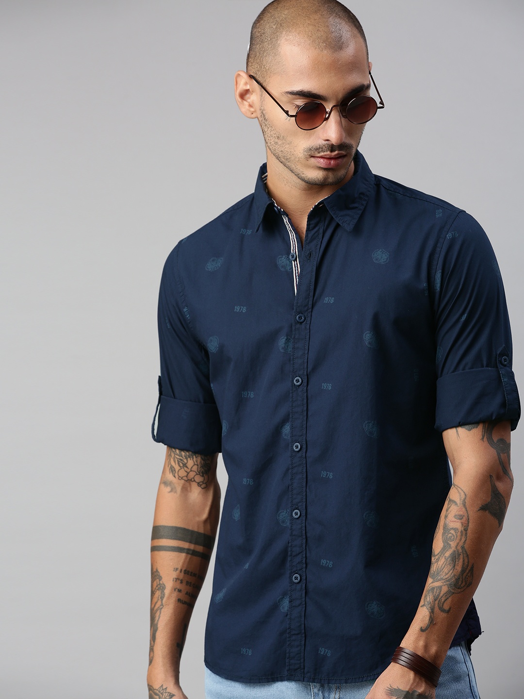 

The Roadster Lifestyle Co Men Navy Blue Regular Fit Printed Casual Shirt