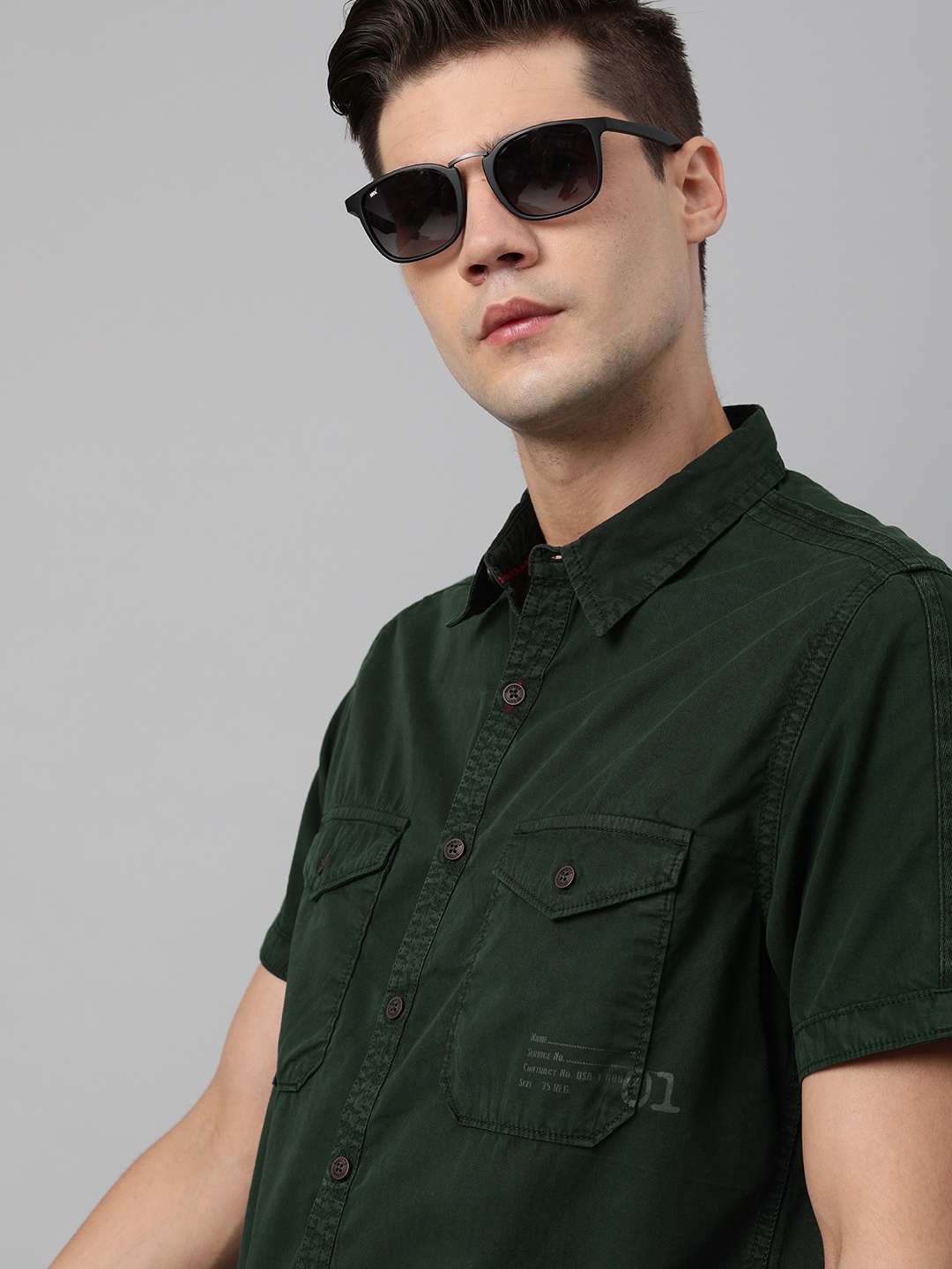 

The Roadster Lifestyle Co Men Green Pure Cotton Solid Casual Shirt