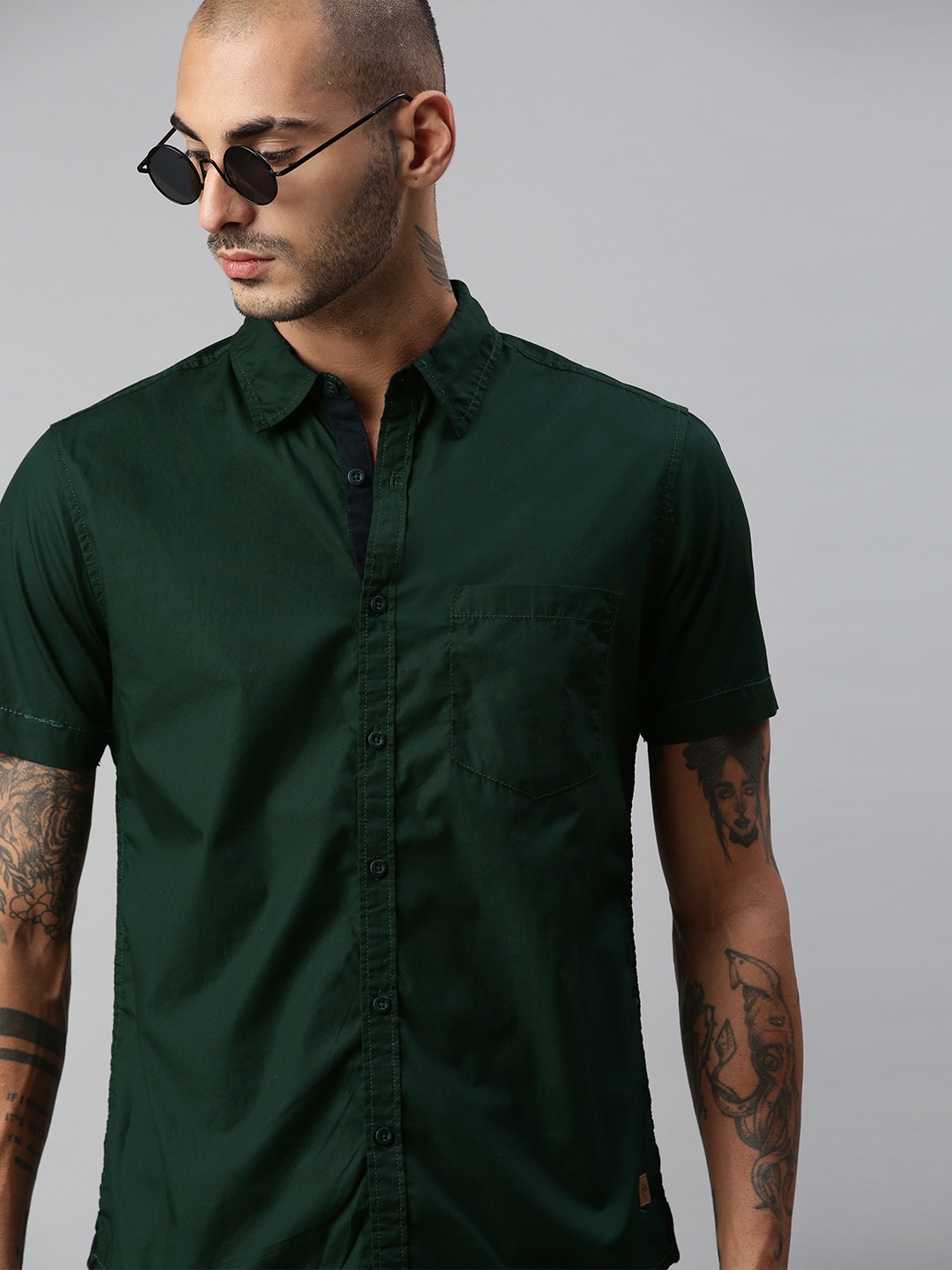 

Roadster Men Green Regular Fit Solid Casual Shirt