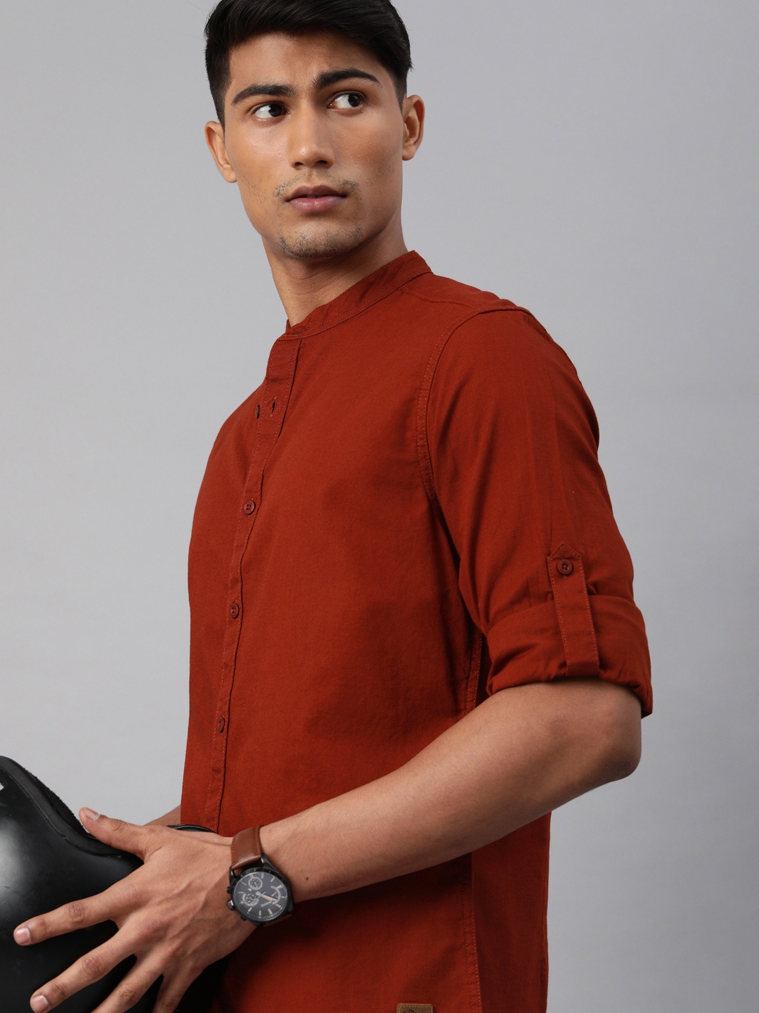 

The Roadster Lifestyle Co Men Maroon Solid Casual Shirt