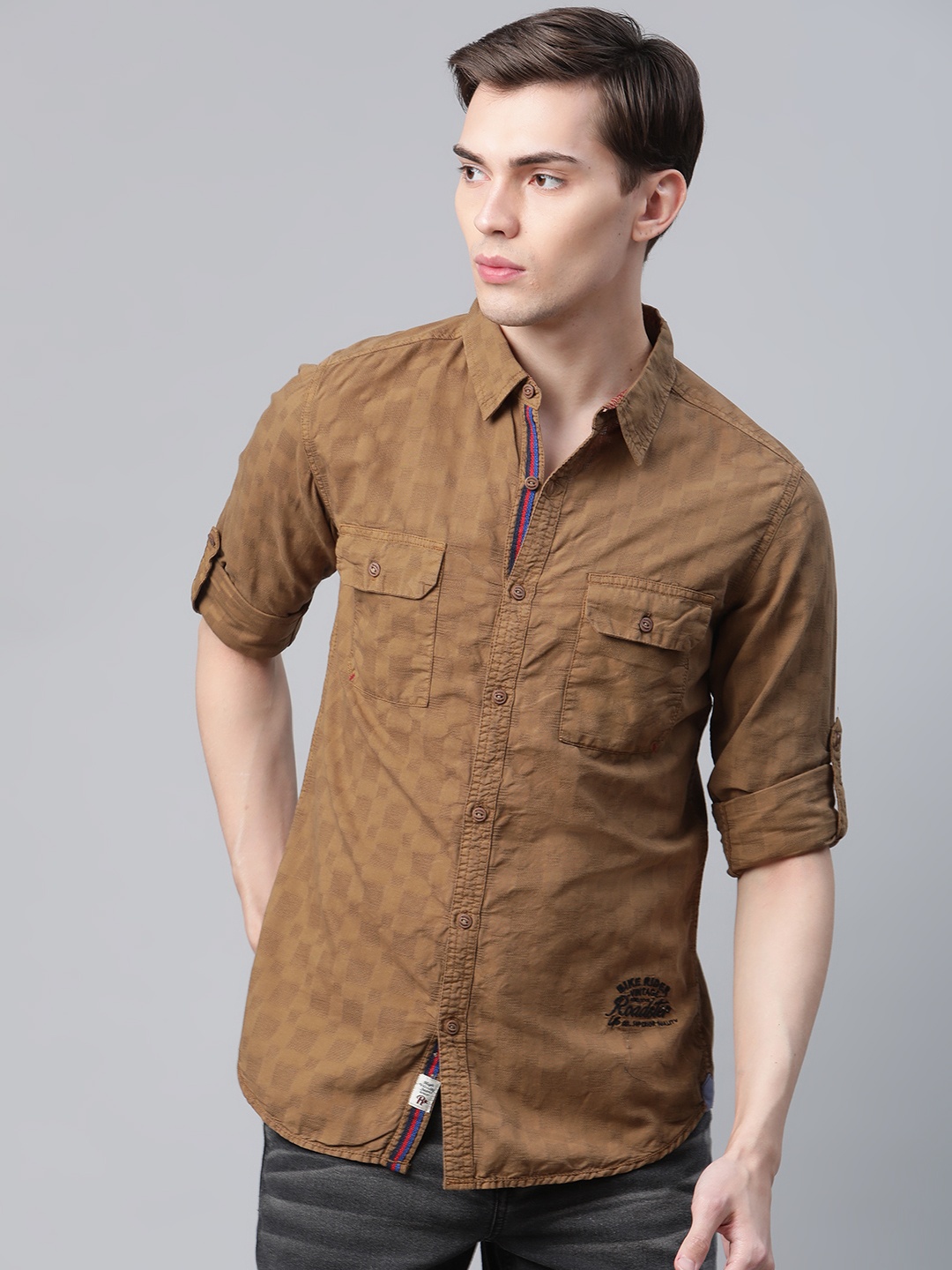 

The Roadster Lifestyle Co Men Brown Regular Fit Checked Pure Cotton Casual Shirt