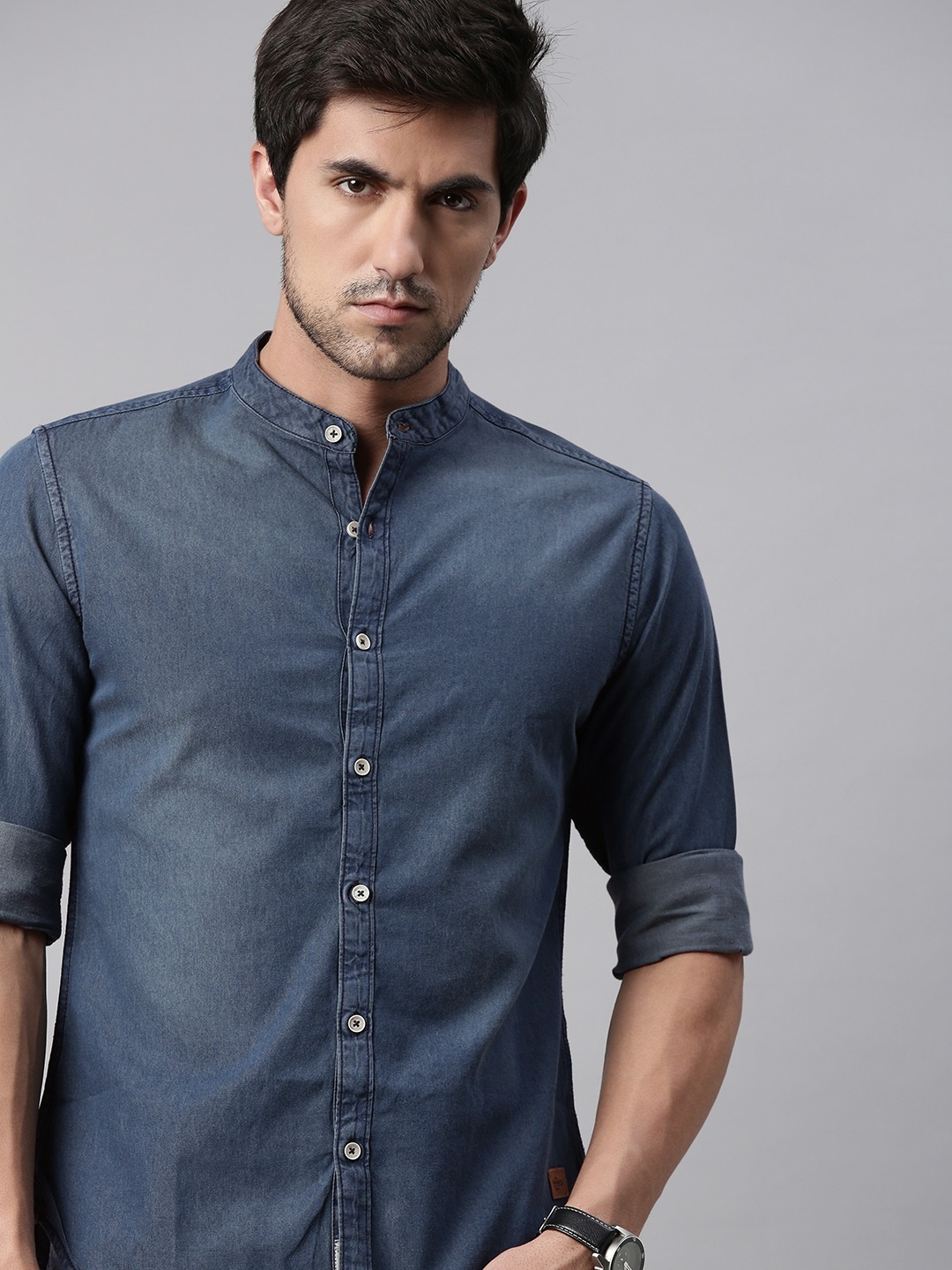 

The Roadster Lifestyle Co Men Blue Regular Fit Faded Casual Shirt
