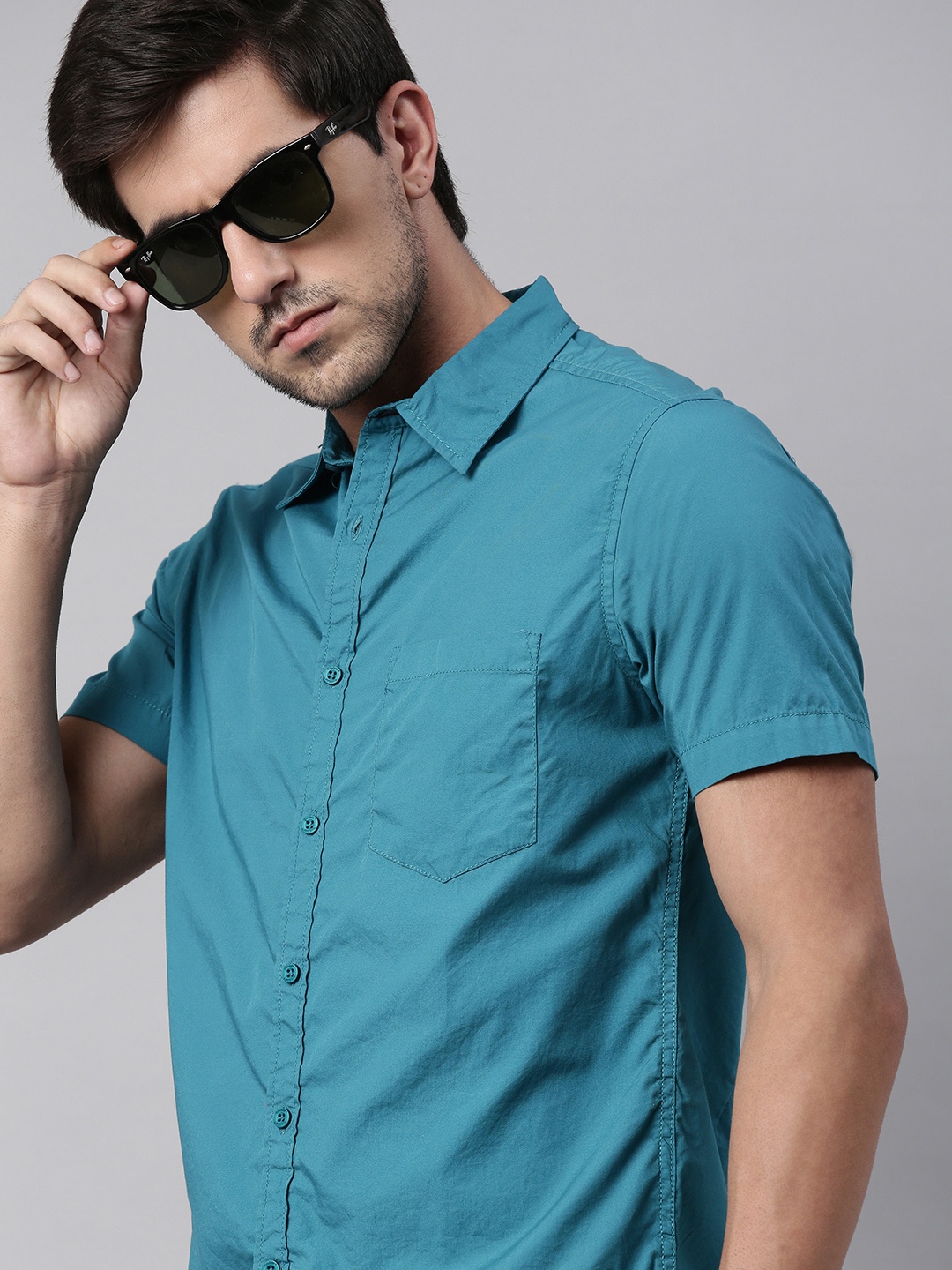 

The Roadster Lifestyle Co Men Blue Regular Fit Solid Casual Shirt