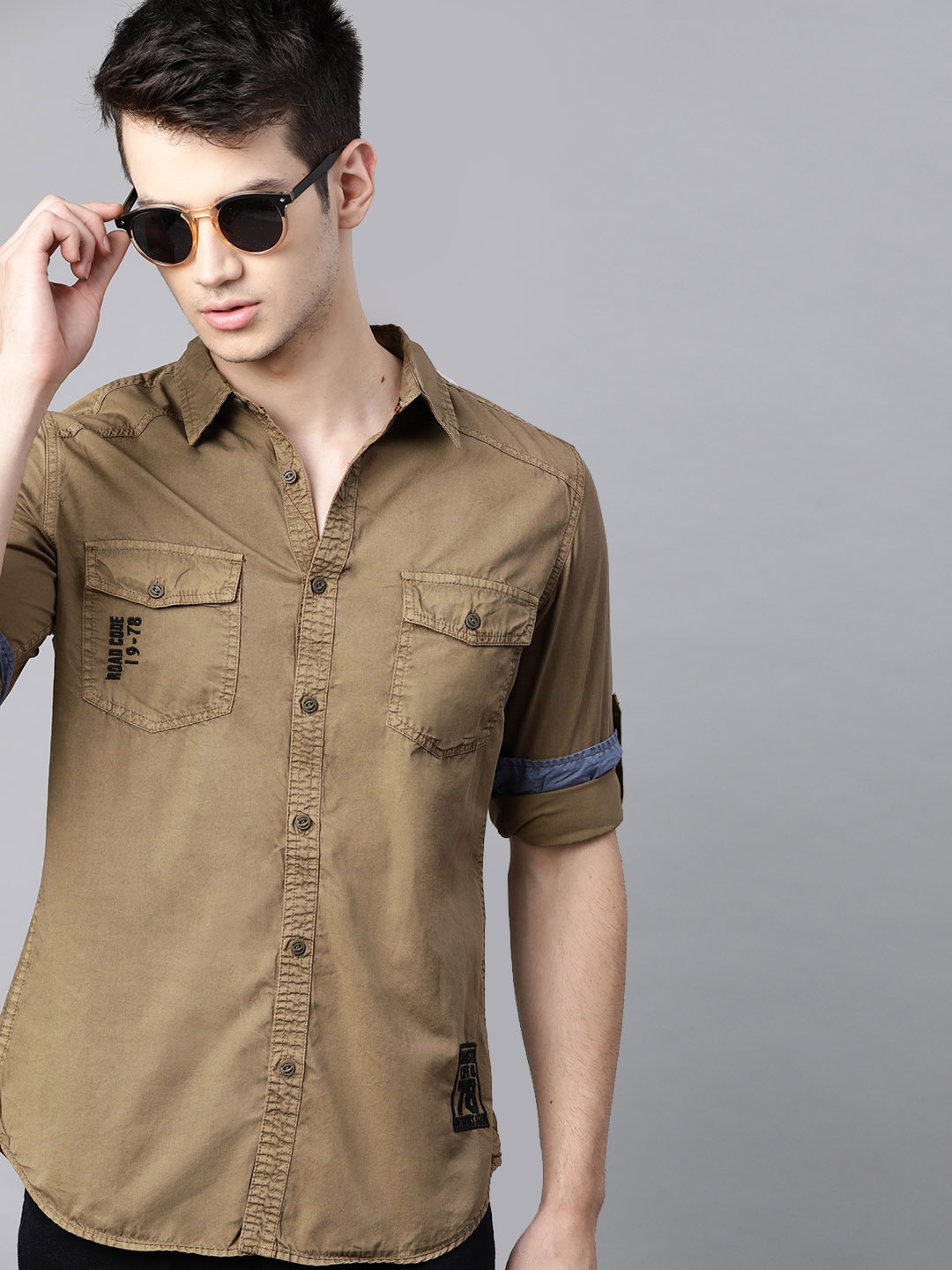 

The Roadster Lifestyle Co Men Khaki Cotton Solid Casual Shirt