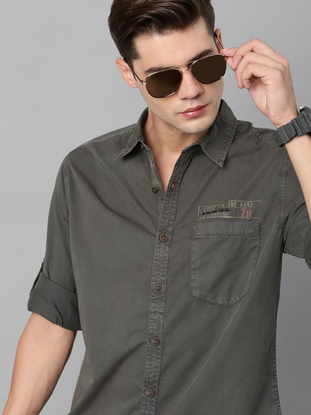 

The Roadster Lifestyle Co Men Grey Melange Solid Casual Shirt