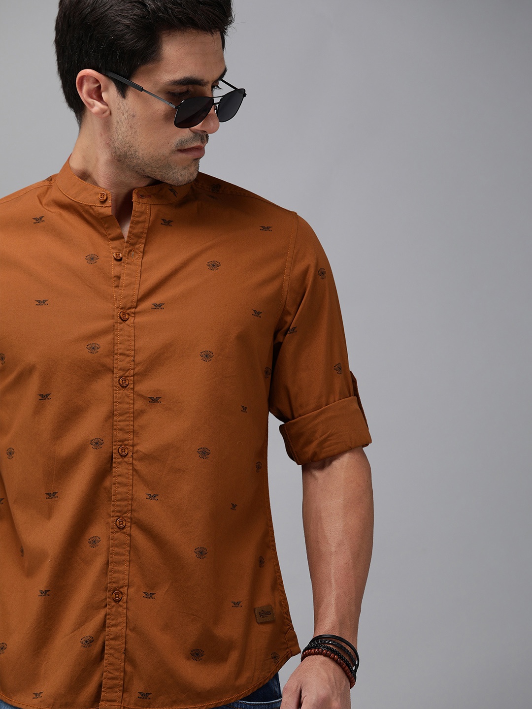

The Roadster Lifestyle Co Men Rust Brown & Black Regular Fit Printed Pure Cotton Casual Shirt