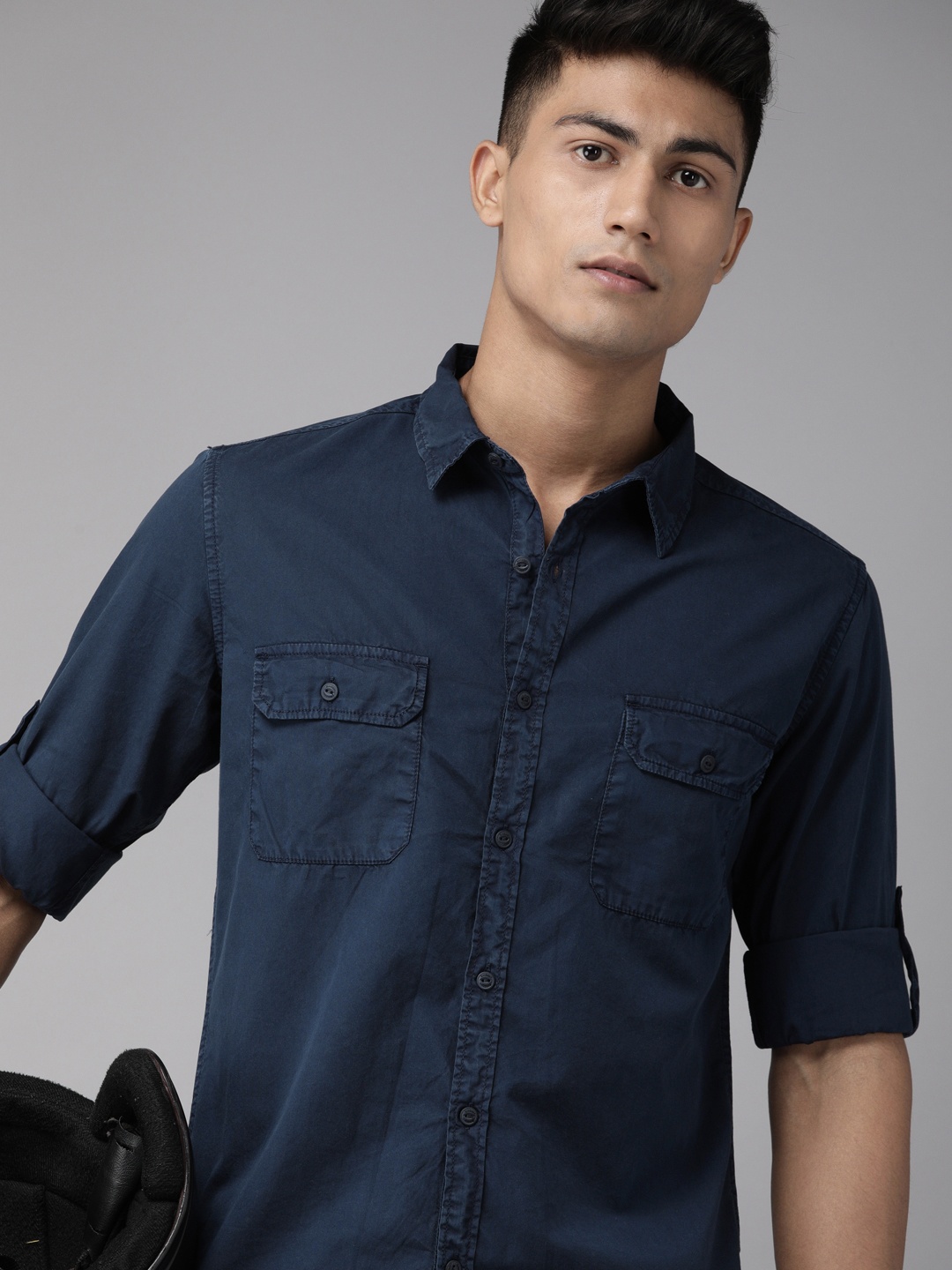 

The Roadster Lifestyle Co Men Navy Blue Regular Fit Solid Casual Shirt