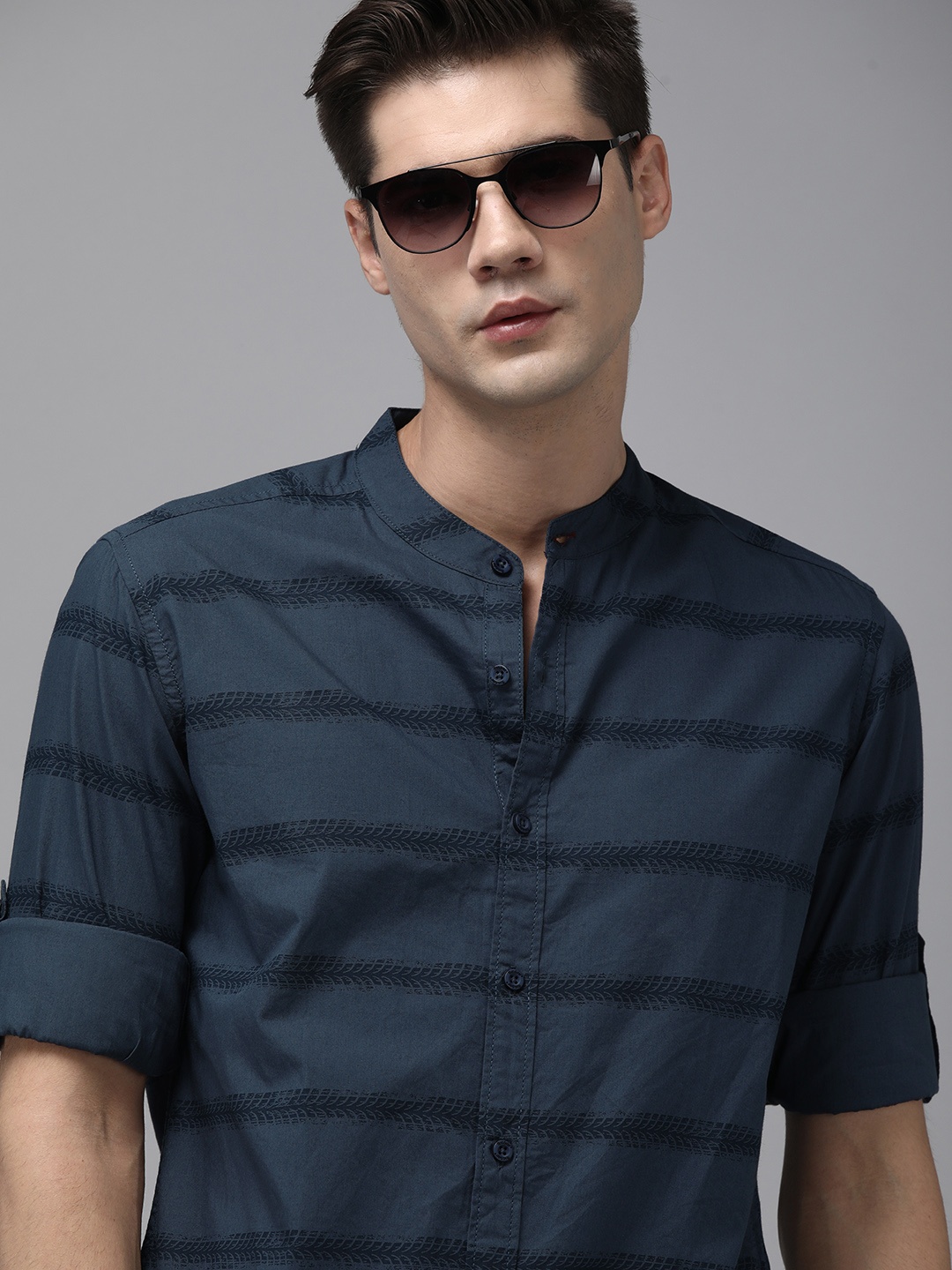 

The Roadster Lifestyle Co Men Blue Striped Casual Shirt
