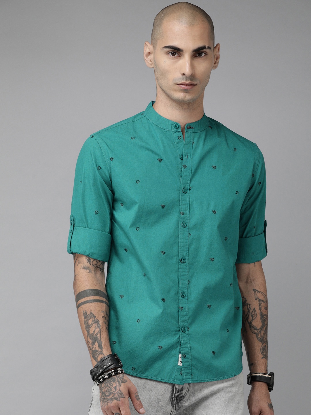 

The Roadster Lifestyle Co Men Teal & Black Regular Fit Printed Casual Shirt