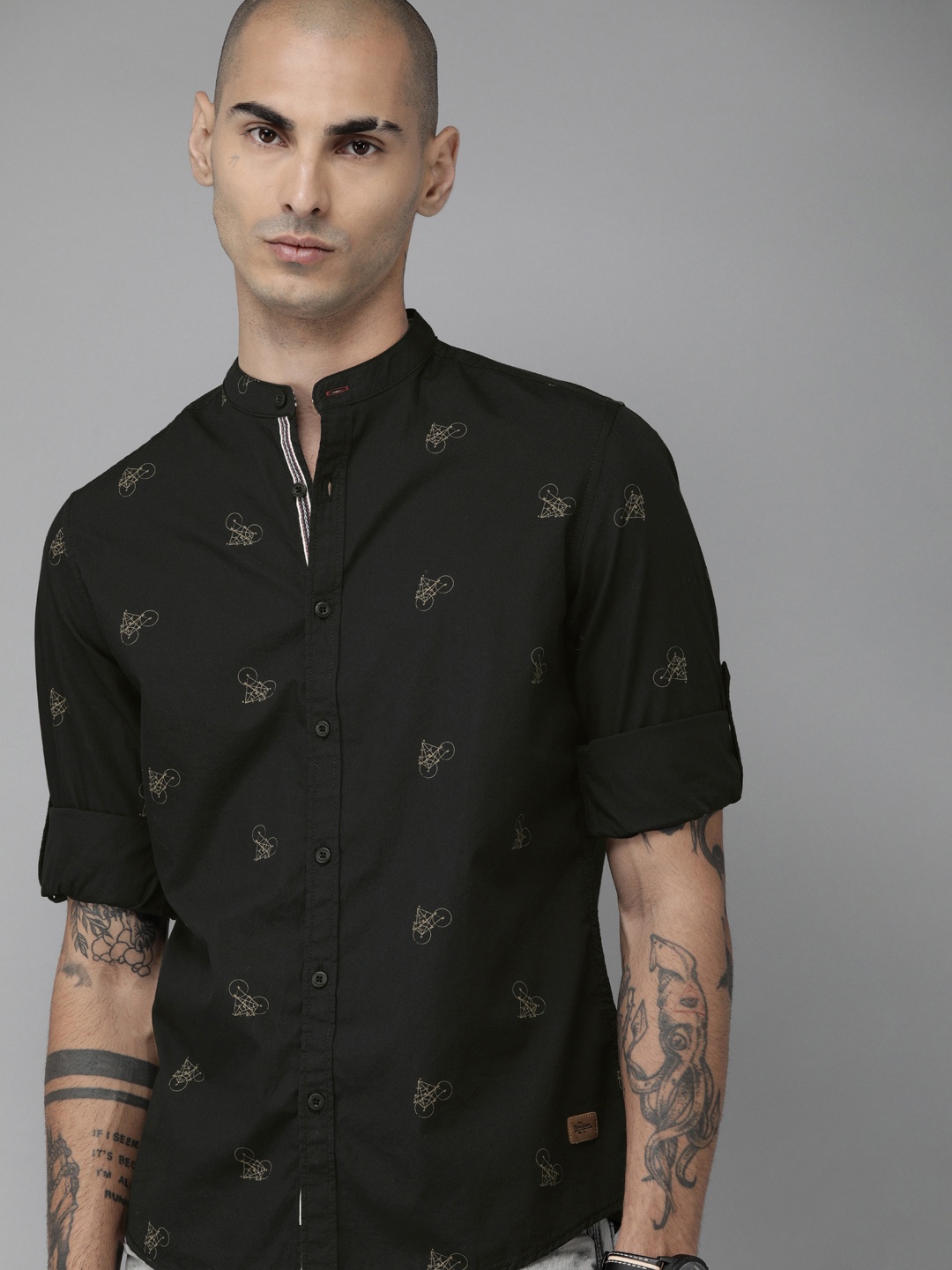 

The Roadster Lifestyle Co Men Black & Brown Regular Fit Printed Casual Shirt