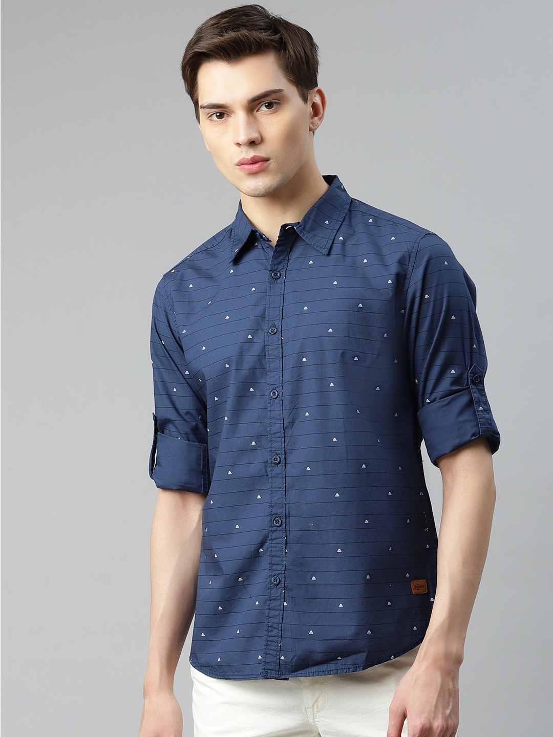 

The Roadster Lifestyle Co Men Navy Blue & White Regular Fit Printed Pure Cotton Casual Shirt