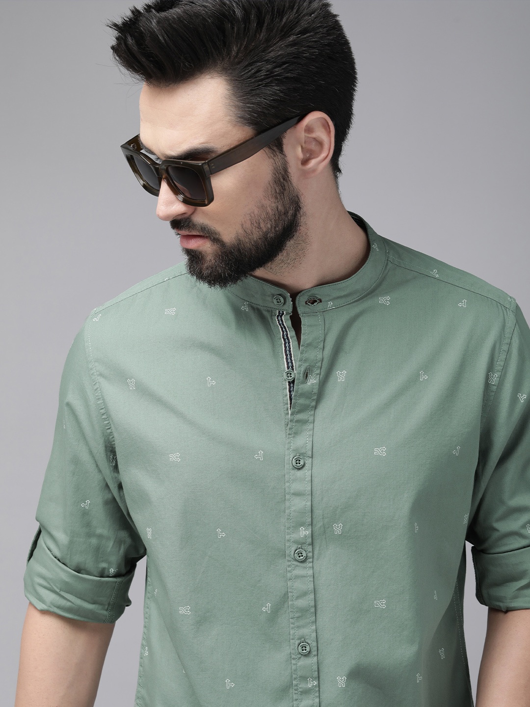 

The Roadster Life Co. Men Green Geometric Printed Pure Cotton Casual Shirt