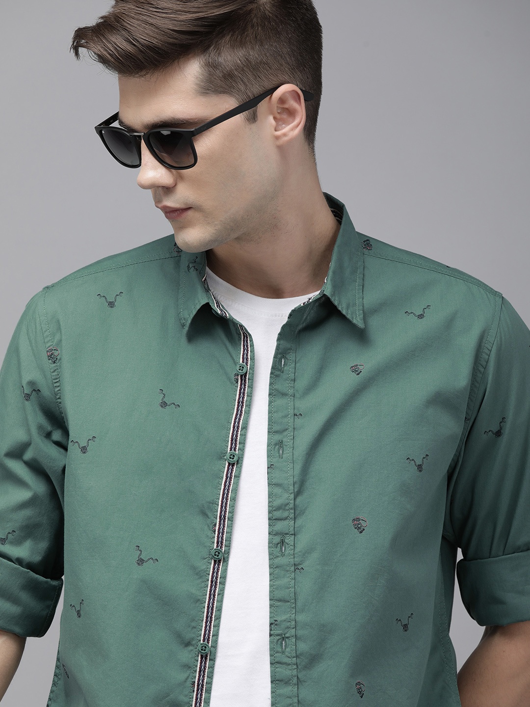 

The Roadster Lifestyle Co Men Green Printed Casual Shirt