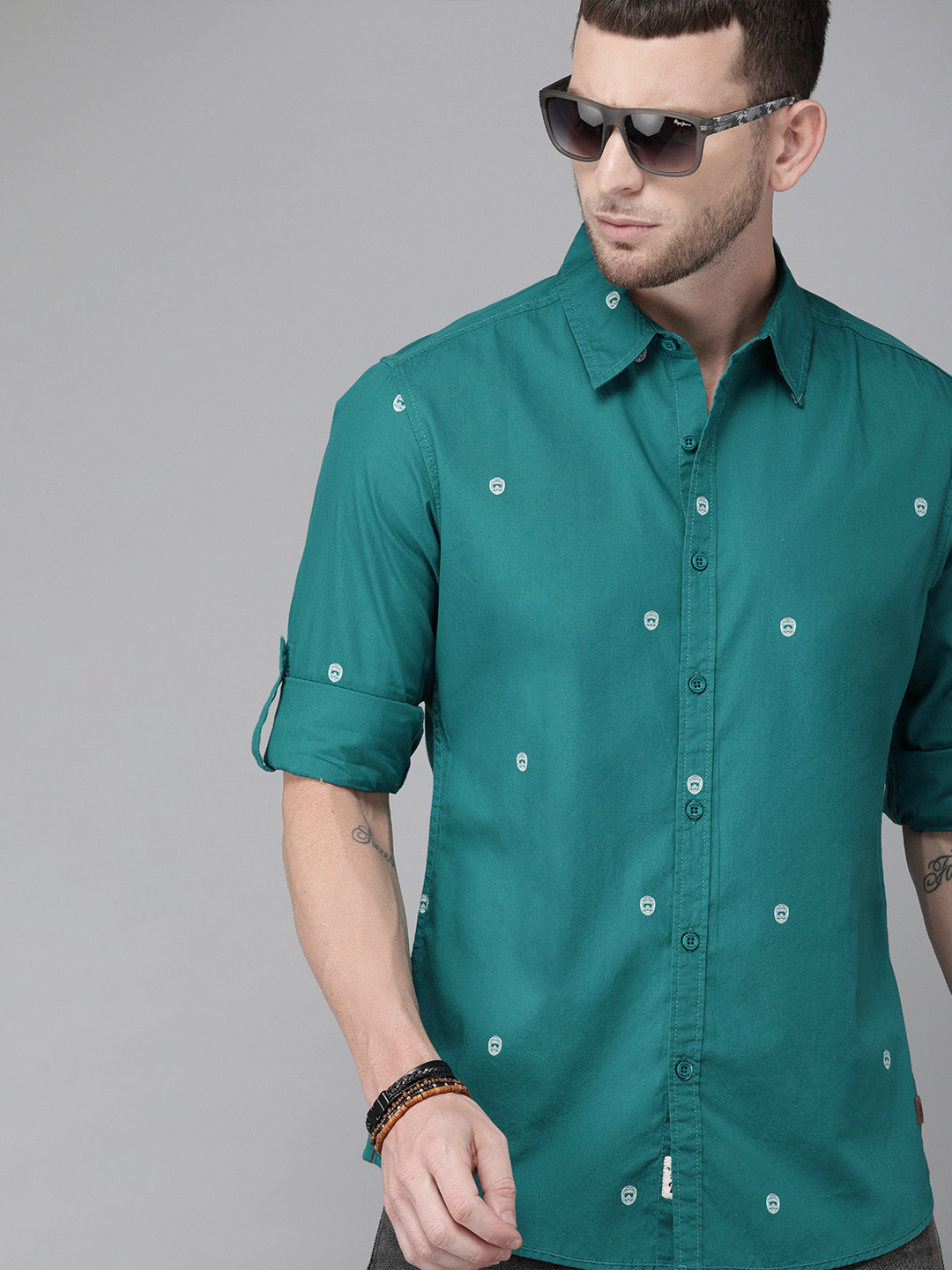 

The Roadster Lifestyle Co Men Turquoise Blue & White Regular Fit Conversational Printed Casual Shirt