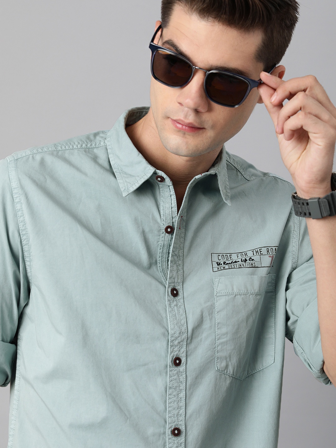 

The Roadster Lifestyle Co Men Blue Solid Pure Cotton Casual Shirt