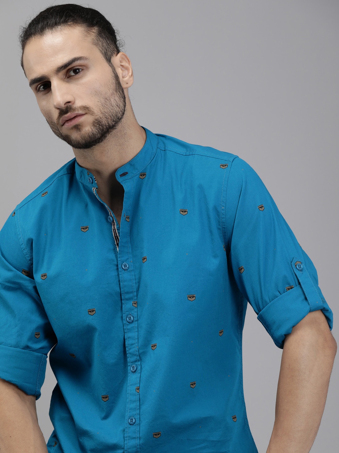 

The Roadster Lifestyle Co Men Blue & Black Regular Fit Printed Casual Shirt