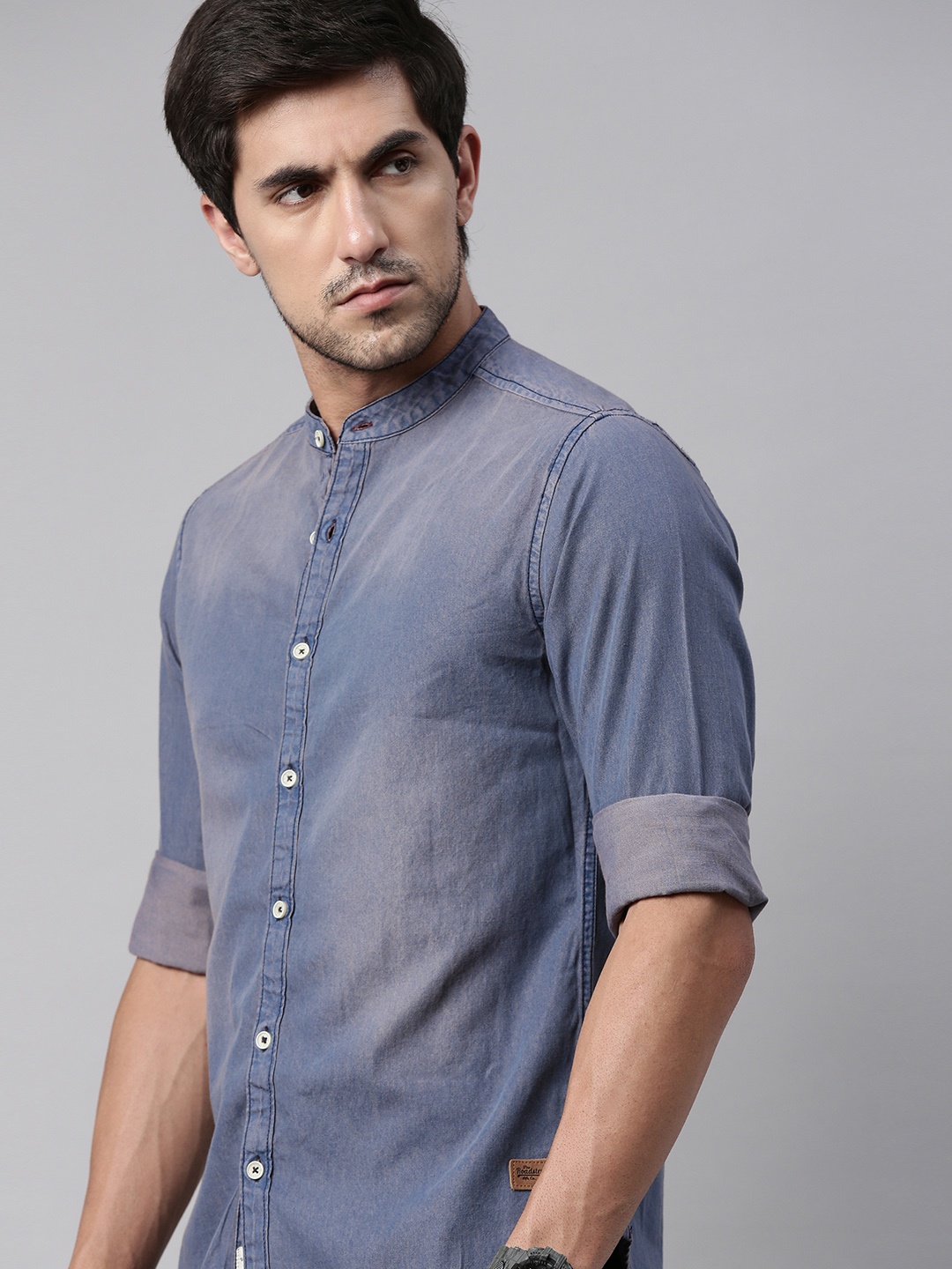 

The Roadster Lifestyle Co Men Blue Regular Fit Solid Denim Casual Shirt