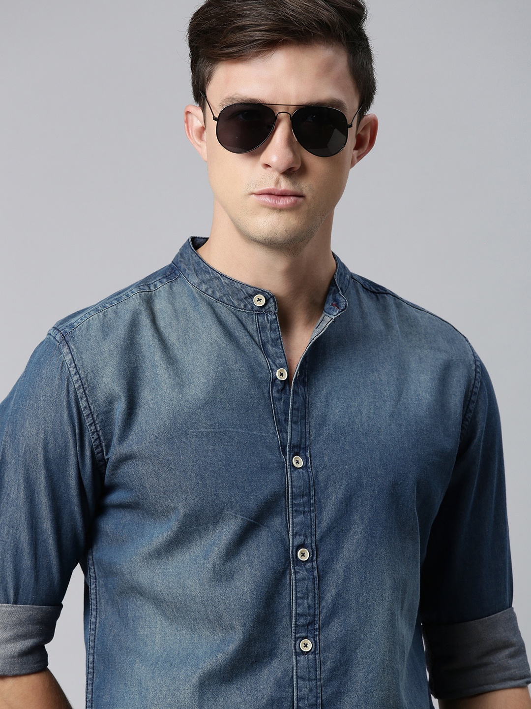 

The Roadster Lifestyle Co Men Blue Regular Fit Faded Casual Denim Shirt