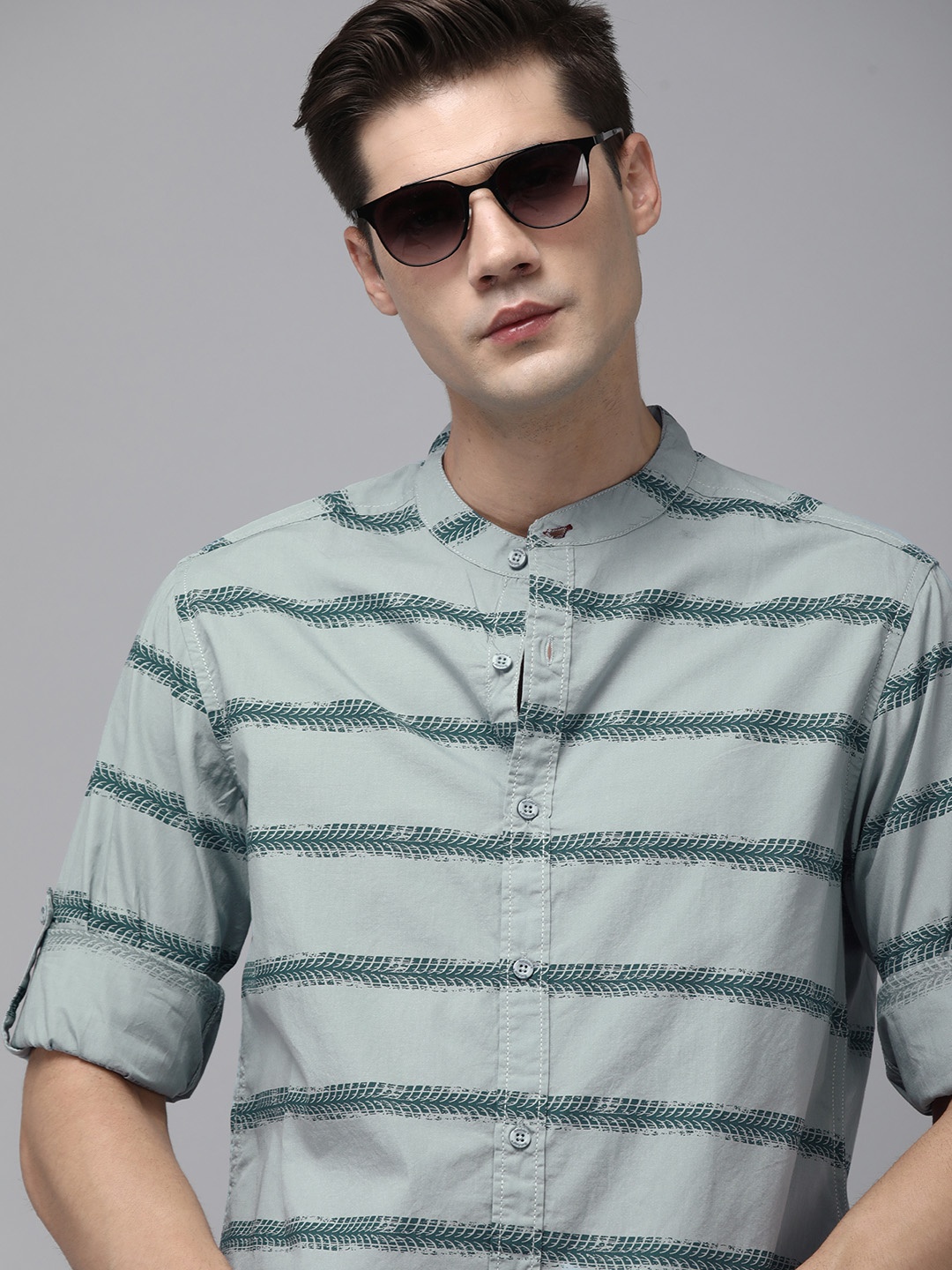 

The Roadster Lifestyle Co Men Green Striped Casual Shirt