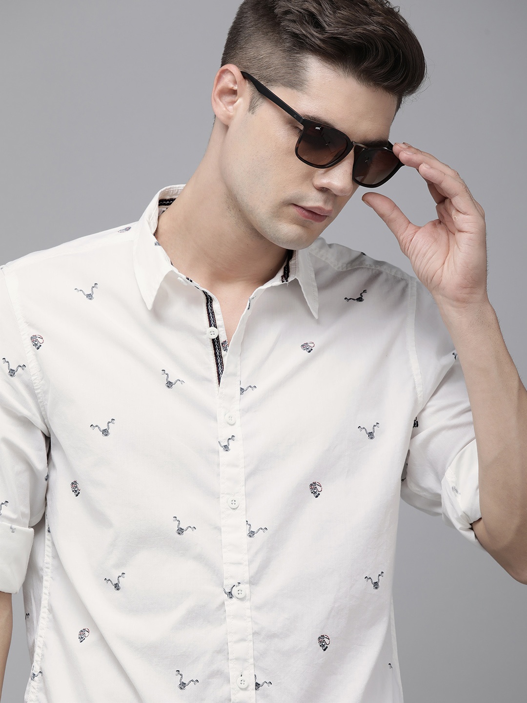 

The Roadster Lifestyle Co Men White Printed Casual Shirt