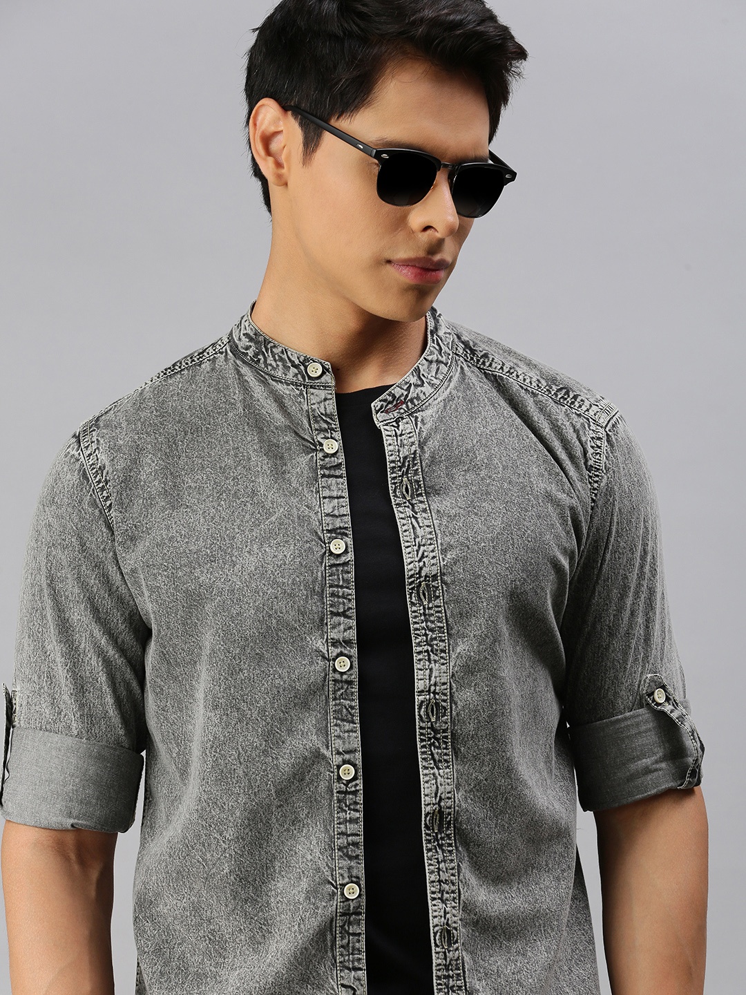

The Roadster Lifestyle Co Men Grey Faded Roll-Up Sleeves Casual Shirt