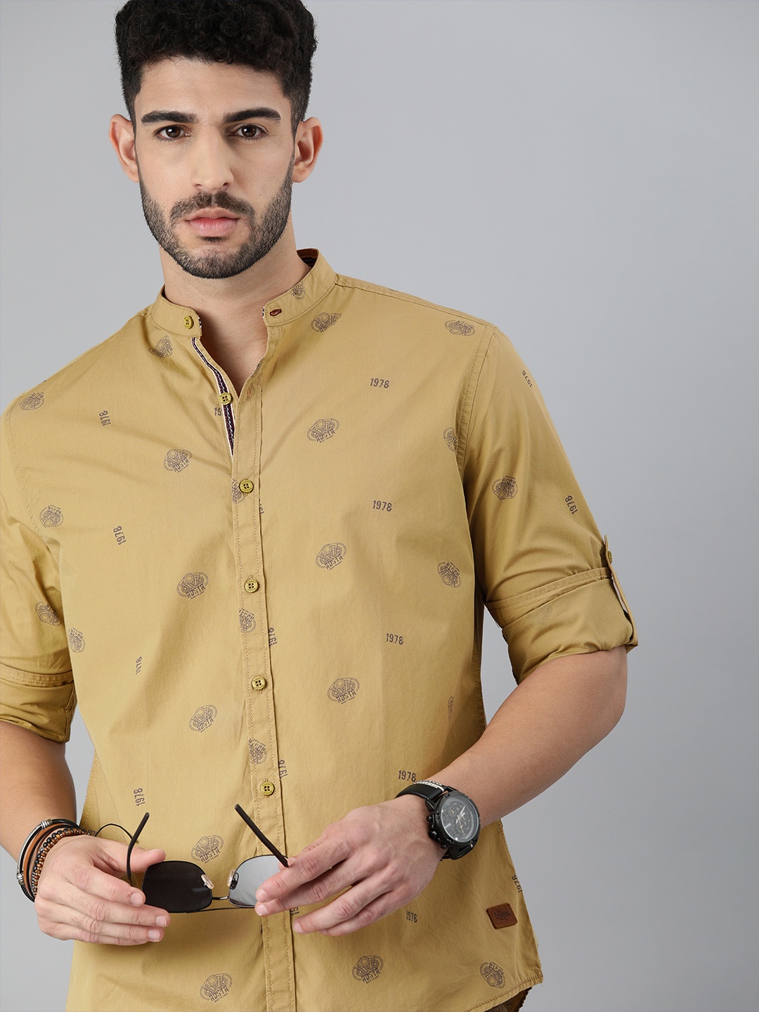 

The Roadster Lifestyle Co Men Beige Printed Casual Shirt