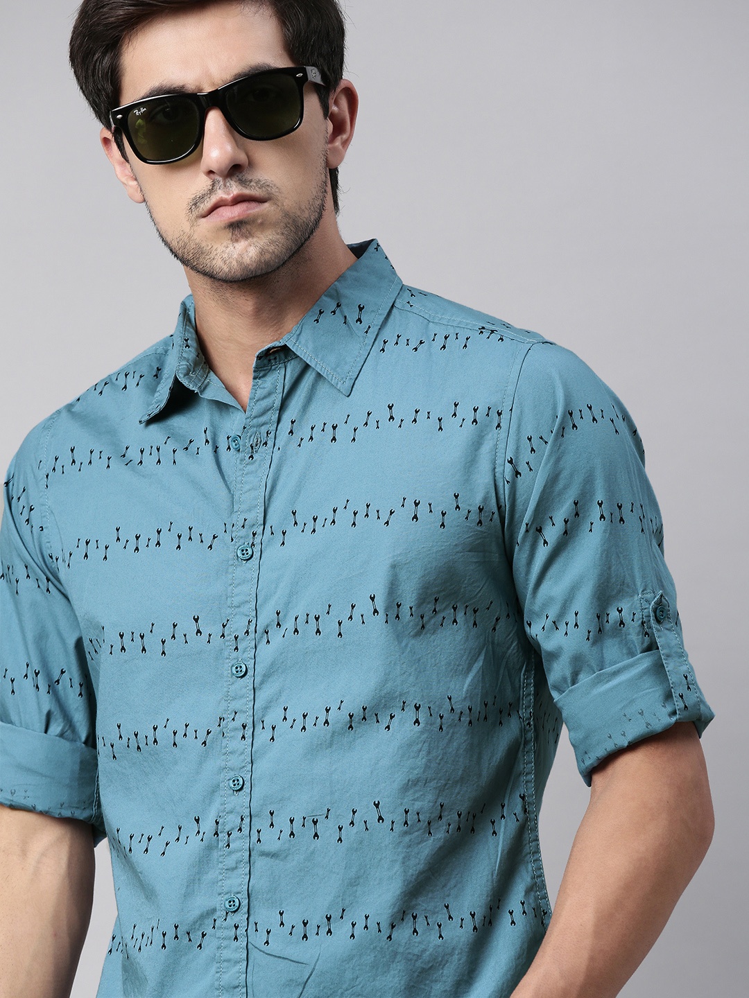 

The Roadster Lifestyle Co Men Blue & Black Printed Regular Fit Casual Shirt