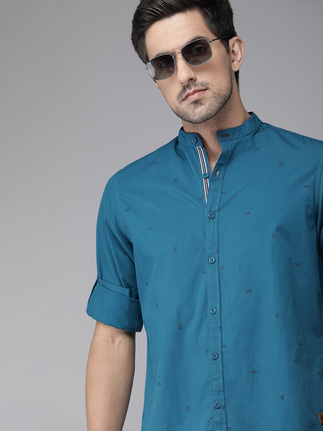 

The Roadster Lifestyle Co Men Teal Blue Regular Fit Printed Casual Shirt
