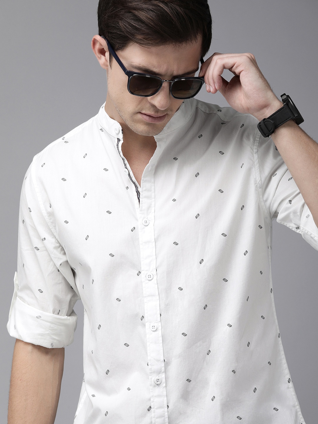 

The Roadster Lifestyle Co Men White & Black Printed Casual Shirt