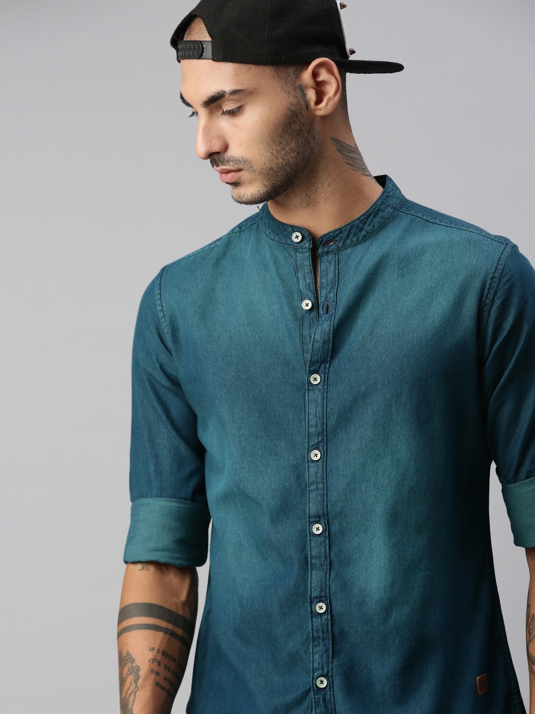 

The Roadster Lifestyle Co Men Blue Regular Fit Faded Casual Shirt