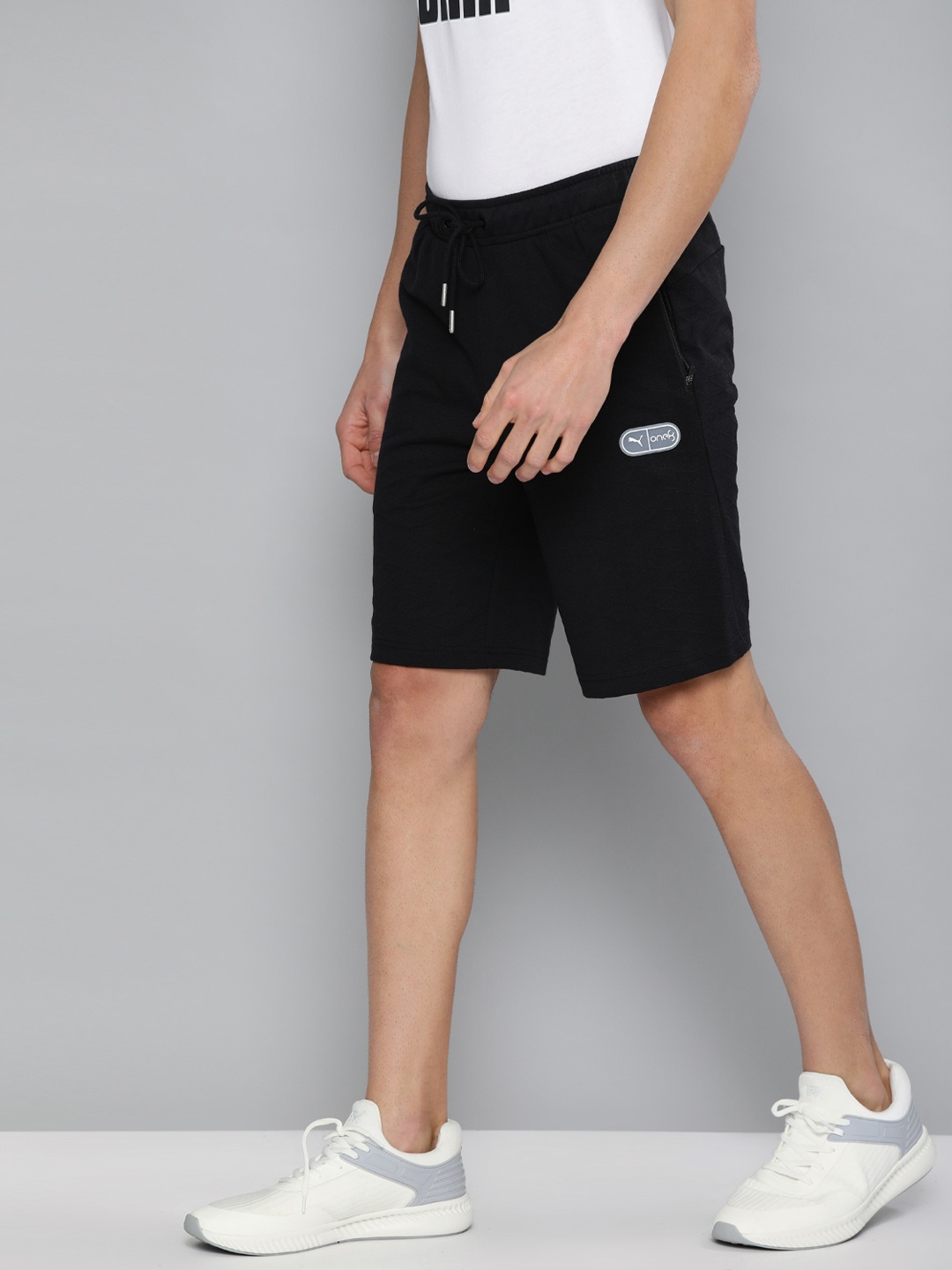 

one8 x PUMA x One8 Virat Kohli Men Black Geometric Self-Design Sweat Sports Shorts