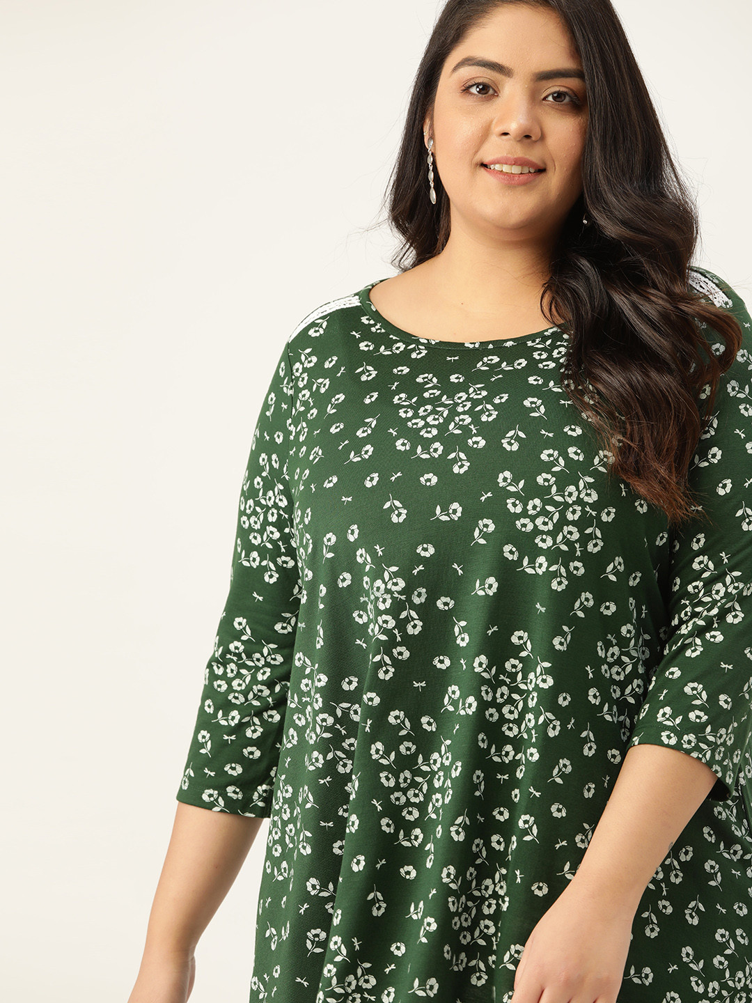 

Sztori Women Plus Size Green & White Floral Printed T-shirt