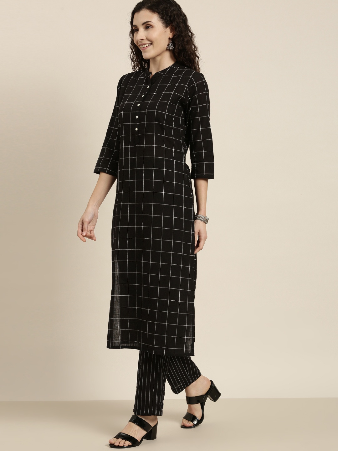 

Vishudh Women Black Printed Kurta with Trousers