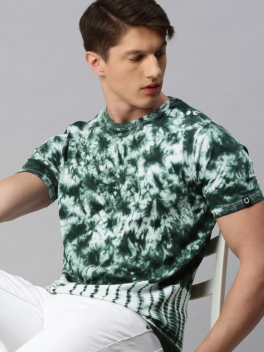 

Urbano Fashion Men White Green Slim Fit Dyed Round Neck Pure Cotton T-shirt