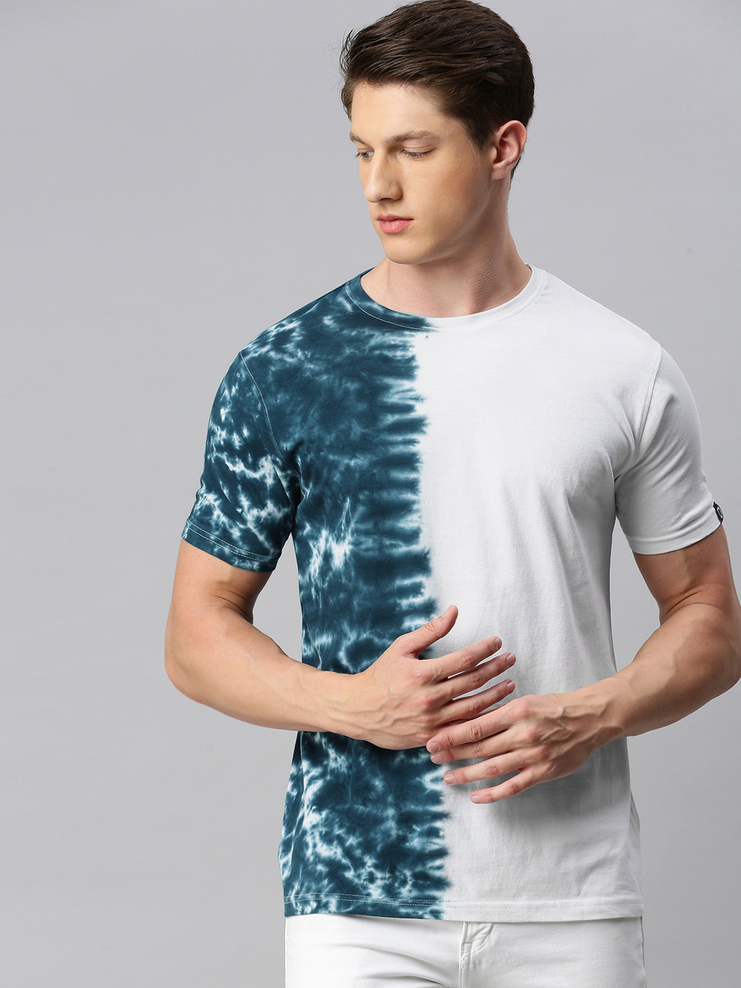 

Urbano Fashion Men White Blue Slim Fit Dyed Round Neck Pure Cotton T-shirt