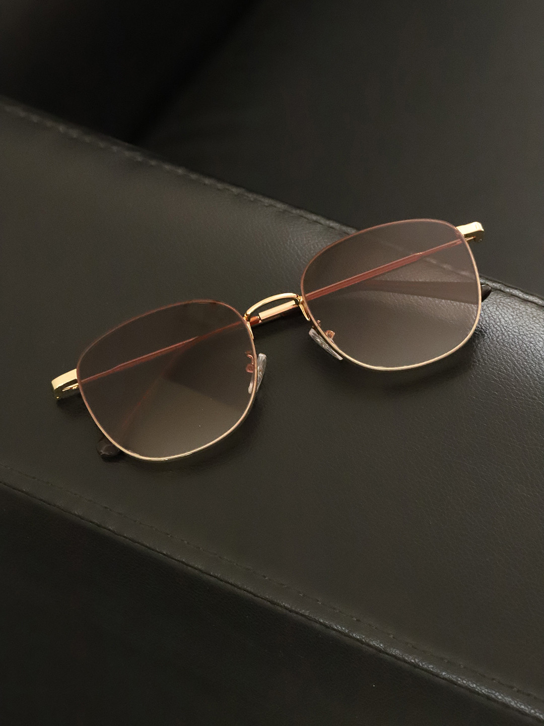 

Carlton London Unisex Oval Sunglasses B80-336, Brown