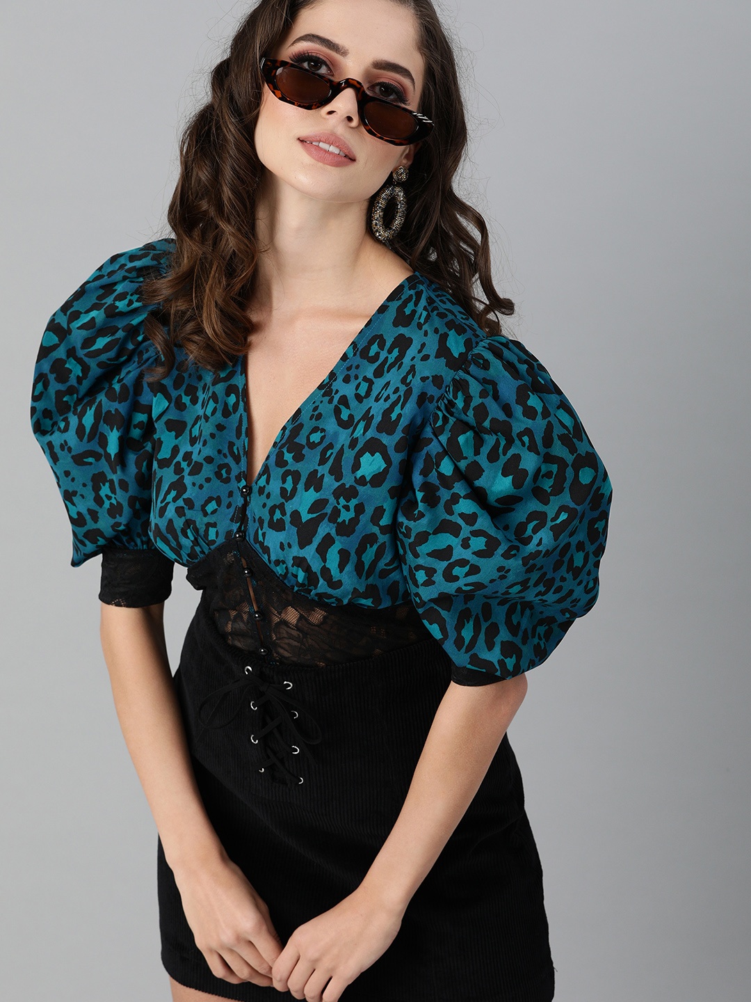 

Kassually Blue & Black Animal Printed Puff Sleeves Regular Crop Top