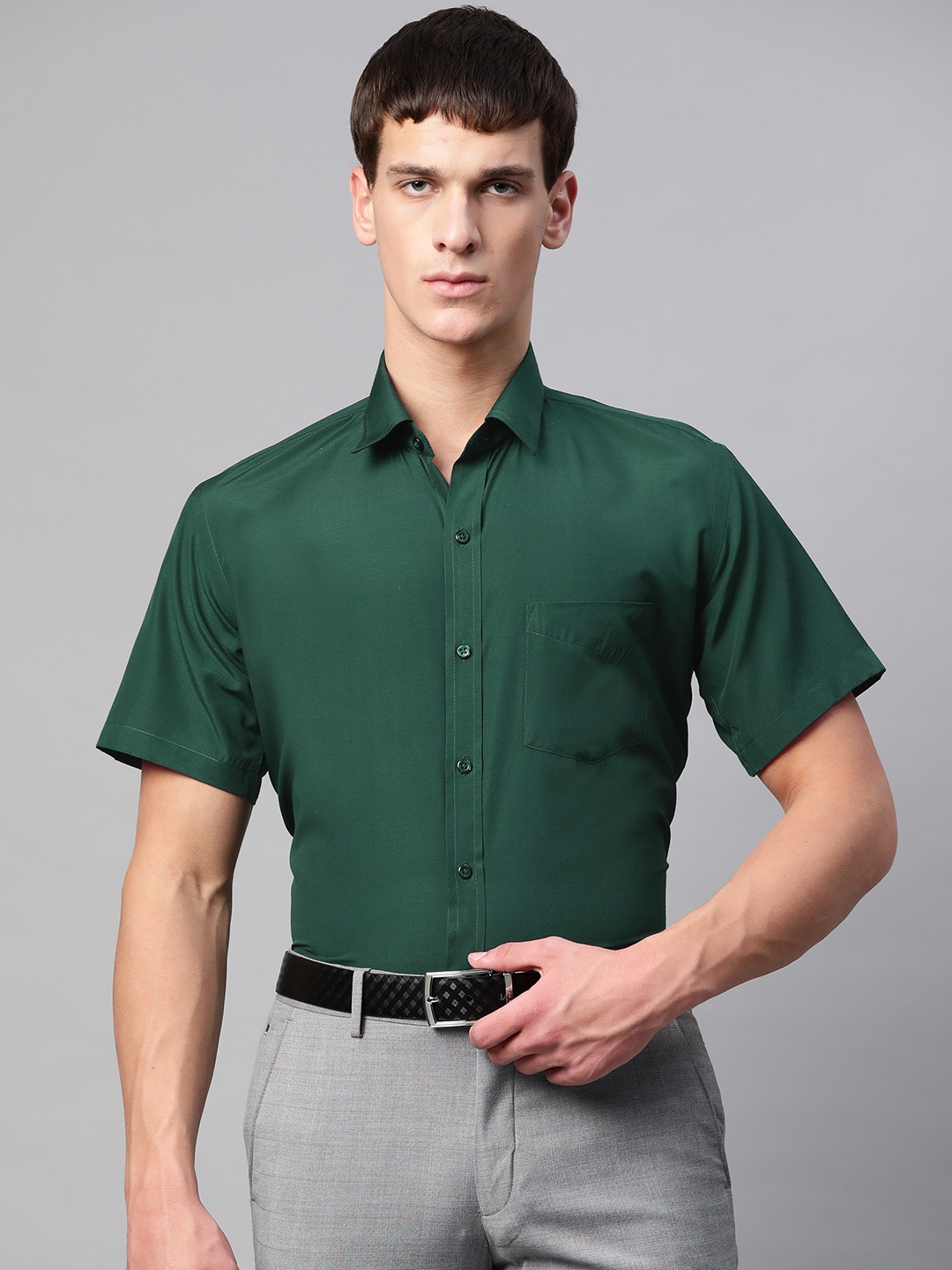 

English Navy Men Green Polyester Slim Fit Solid Formal Shirt