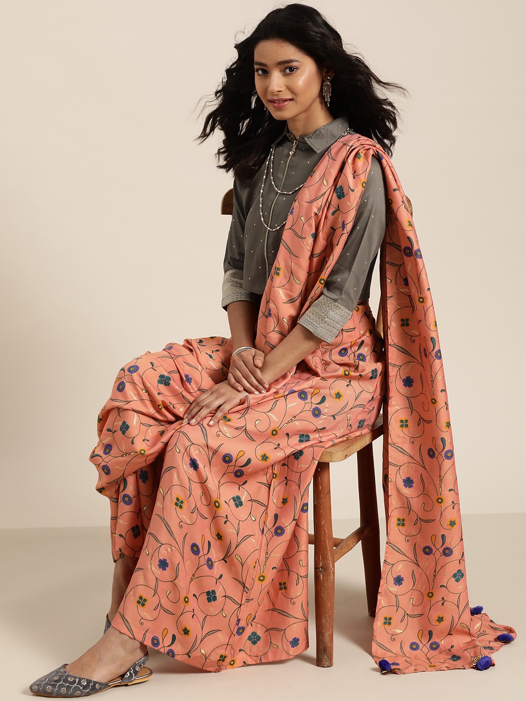 

Sangria Women Peach-Coloured & Green Floral Printed Palazzo Saree