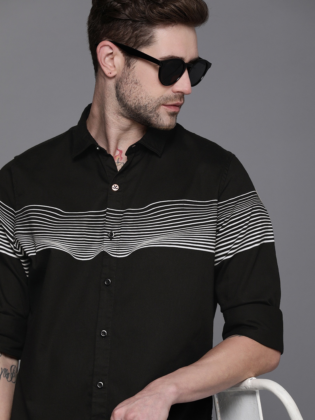 

WROGN Men Black & White Slim Fit Horizontal Stripes Opaque Striped Casual Shirt