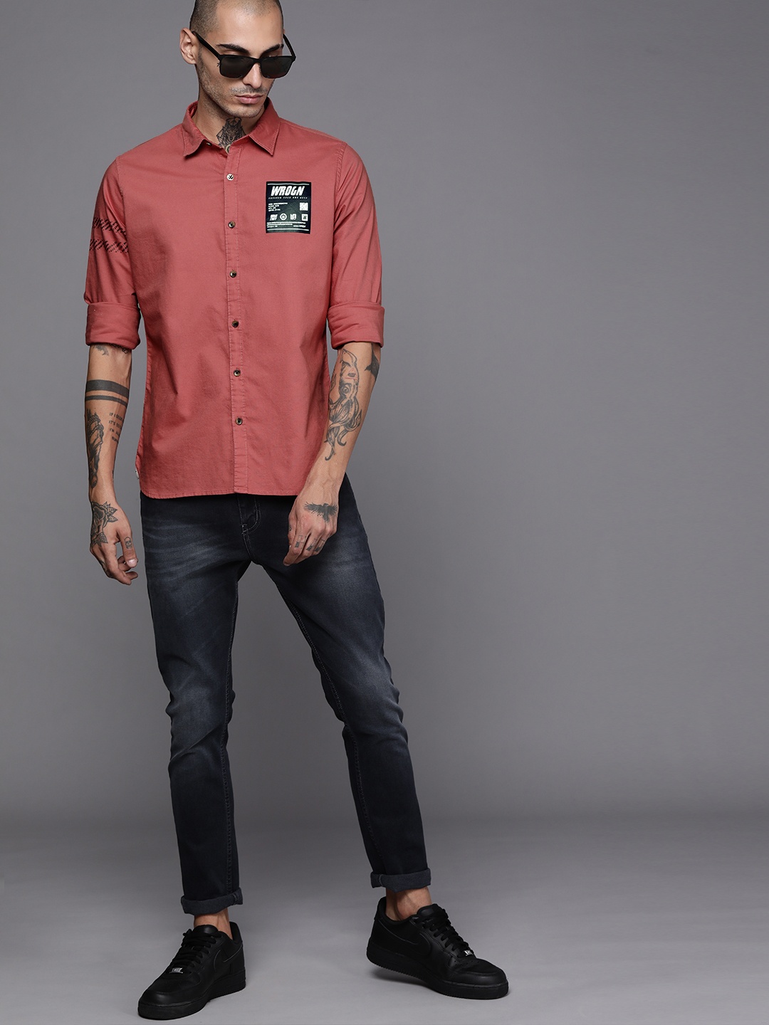 

WROGN Men Rust Pink Slim Fit Casual Shirt with Logo Print